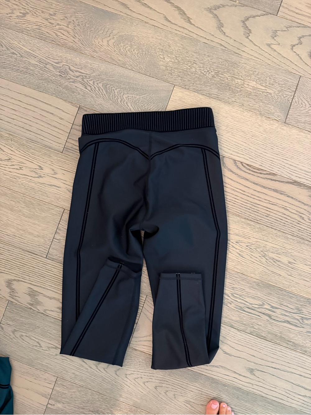 ALO black leggings - Picture 3 of 3